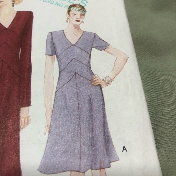 Vogue pattern 9567- sizes 18-20-22- fitted tapered A-line dress - Picture 6 of 9